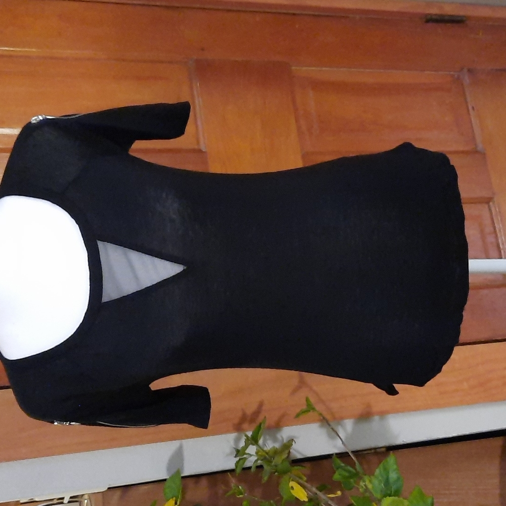 ●Cute lil Glitz top size S